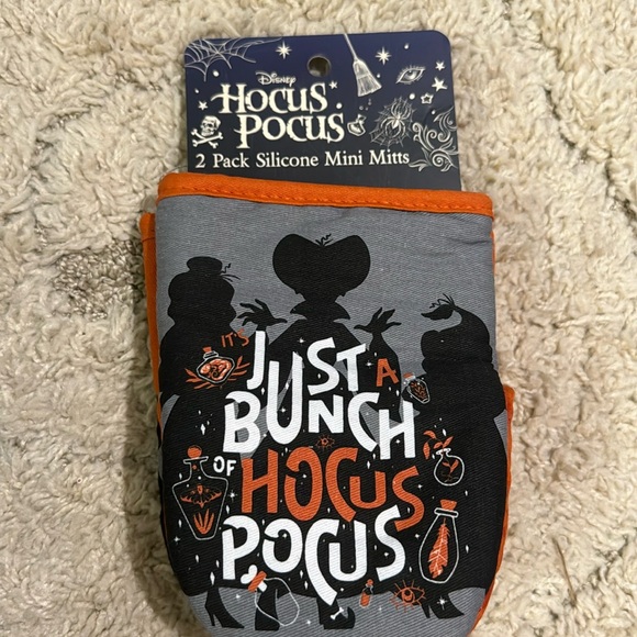 Disney Hocus Pocus 2 Pack oven mitts Halloween NEW - Picture 1 of 7